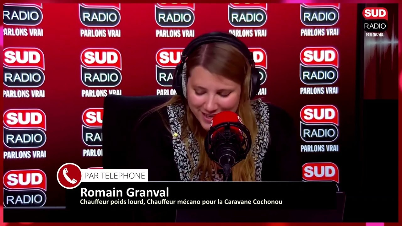 Ce chauffeur poids lourd conduit l’une des emblématiques 2 CV Cochonou du Tour de France