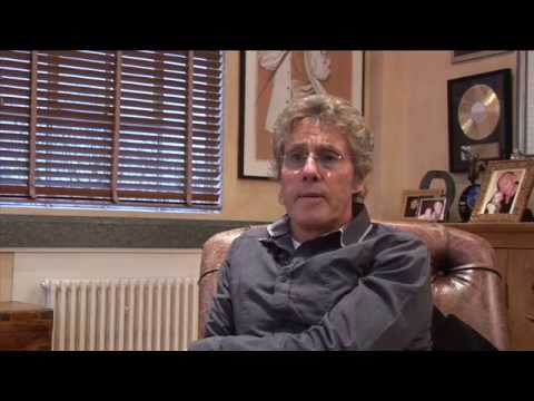 Video: Roger Daltreys nettoværdi: Wiki, gift, familie, bryllup, løn, søskende