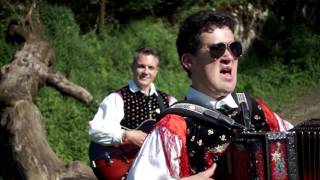 Video thumbnail of "Benjamin Škrab s prijatelji  -  Moja frajtonarca (uradni video)"