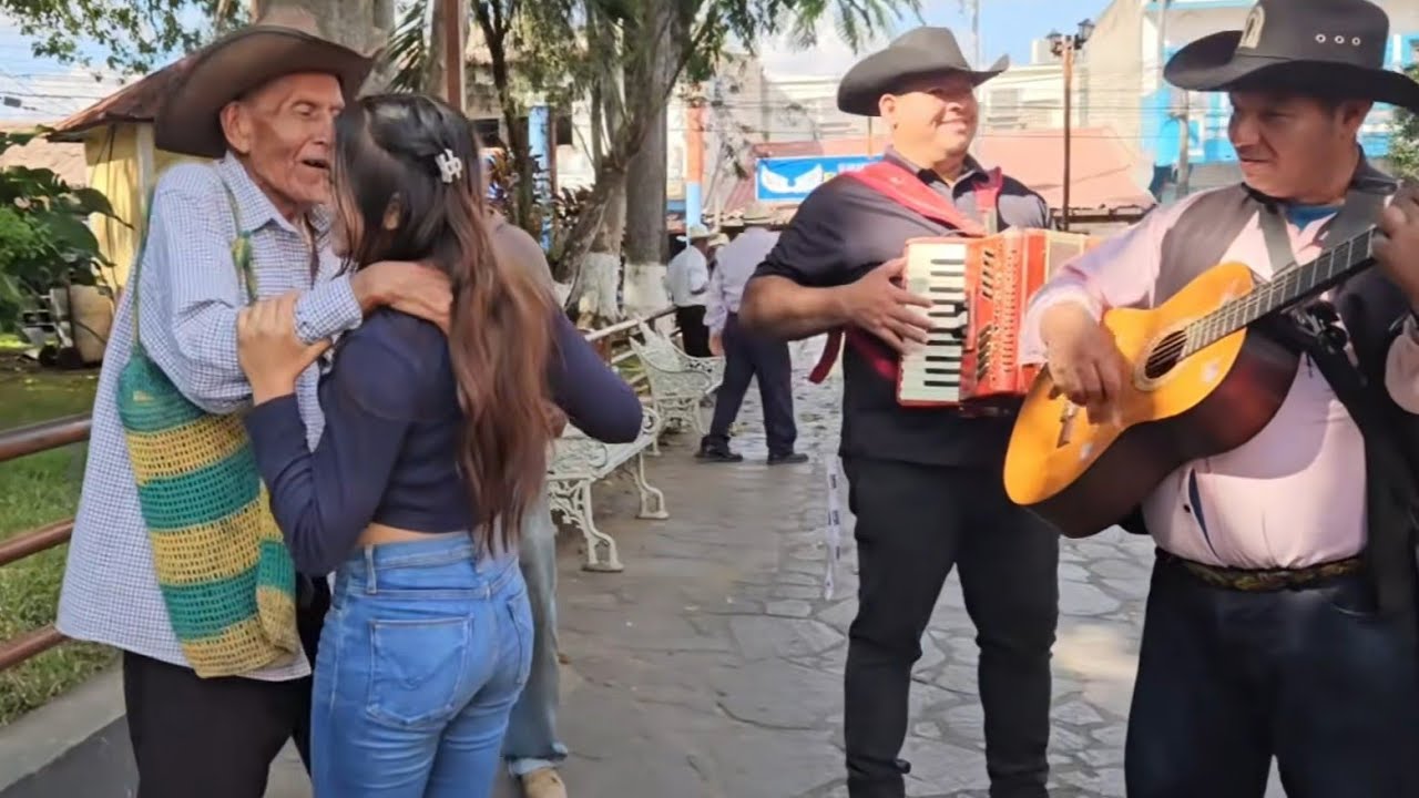 🛑El Viejon Prende el Cañal🔥Con Esta Chica😍/El Buen Salvadoreño 
