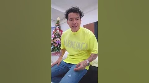 NASYA BESO A UN NIÑO