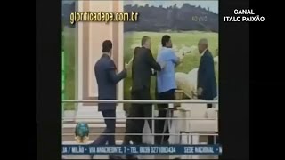 Momento em que Valdemiro Santiago leva Facada