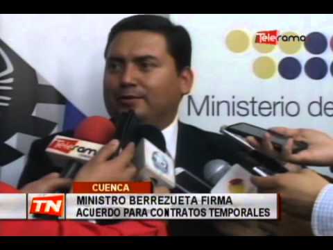 Ministro Berrezueta firma acuerdo para contratos temporales
