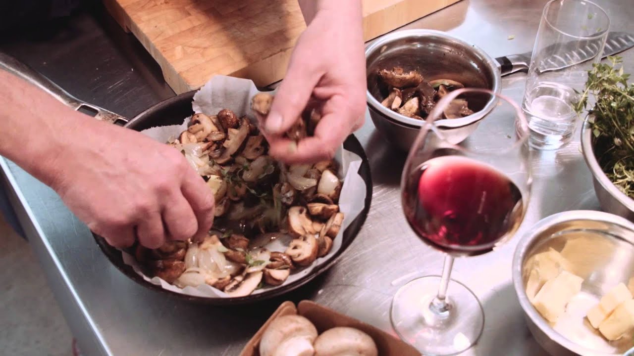 Nikki Hart unpacks a handful of Mushrooms web video ripper