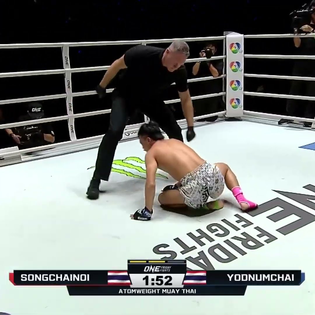 EIGHT STRAIGHT WINS ? Songchainoi continues his unbeaten tear in ONE with a knockout of Yodnumchai!