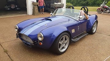 Factory 5 Cobra with a big block - Purring