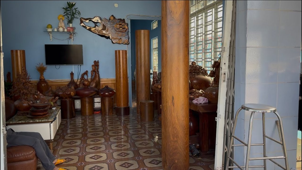 Mua được rẻ bán rẻ cho các bác 2 cặp trụ gỗ Hương Việt ạ. 0935717559. Ngày 11/1/2026