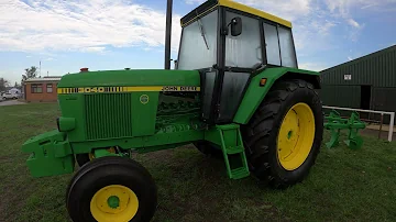 Kolik HP má traktor John Deere 3040?