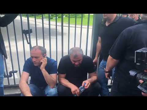 ზაზა სარალიძე მისი შვილის მკვლელების დასჯას მოითხოვს - აქცია პროკურატურასთან