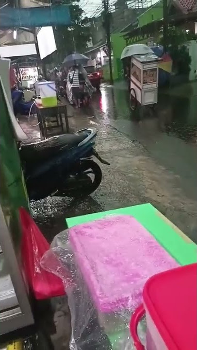 Hujan Deras Saat Ngabuburit #shorts