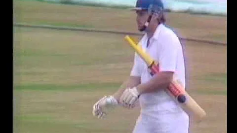ROBIN SMITH VS MERV HUGHES - A GLORIOUS BATTLE!