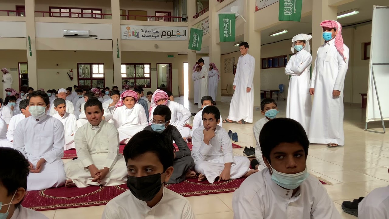 بصادق الولاء وعظيم الامتنان، منسوبو متوسطة عروة بن الزبير يجددون البيعة لخادم الحرمين الشريفين .