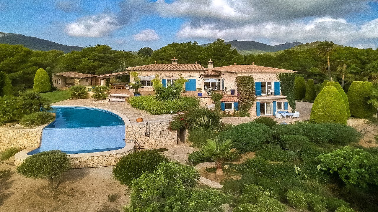 Representative luxury country home with sea view Mallorca Real Estate
