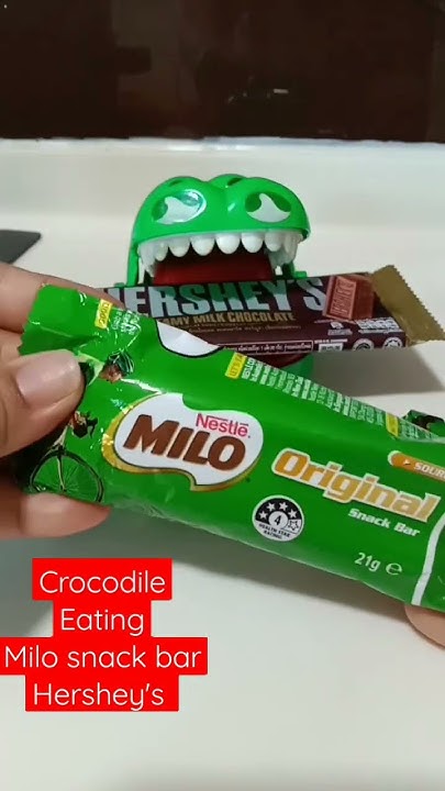 crocodile-eating-hershey-s-milo-snack-bar-asmr-satisfying-trend
