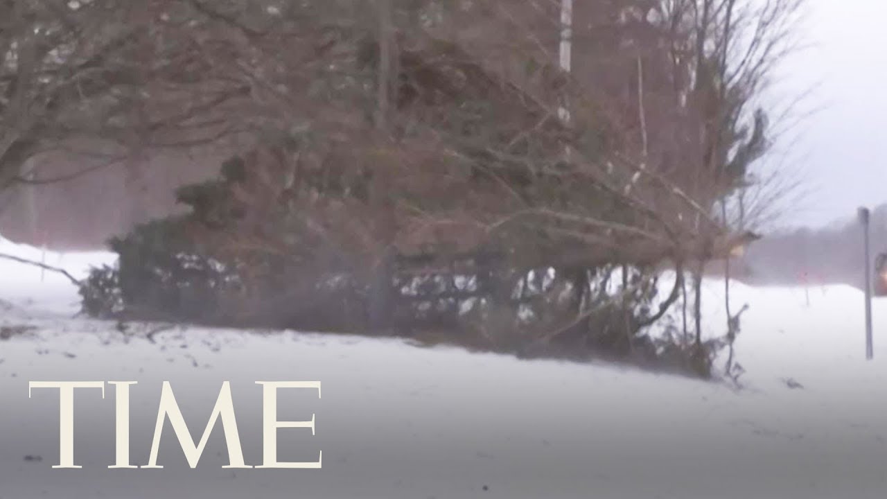 High Winds Leave Thousands Without Power Along East Coast | TIME - YouTube