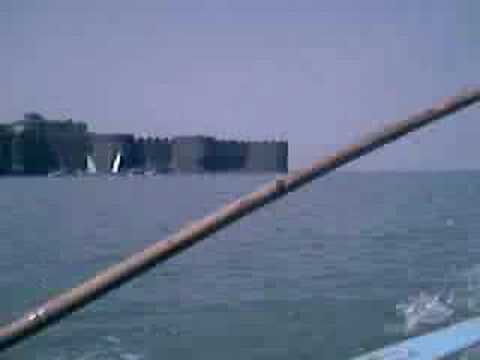 This movie clip is taken while going to Murud Fort from Murud Village to Fort on Yacht....