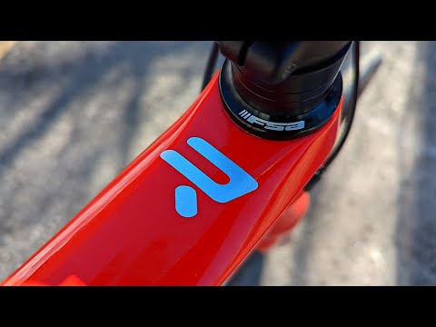 Video: 10 motive pentru a iubi această bicicletă: Ridley Fenix SL 25