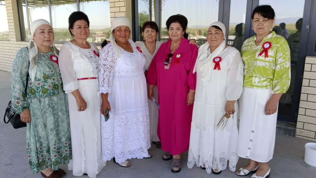 Үлкен сиськи бар азиялық порно Үлкен әтеште отырған секс туралы бейне