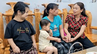 Chu's mother was very happy when Thu brought Ten and Chip to her house for dinner.