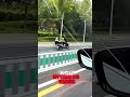Ce fauteuil roulant motorisé surprend tout le monde en pleine rue