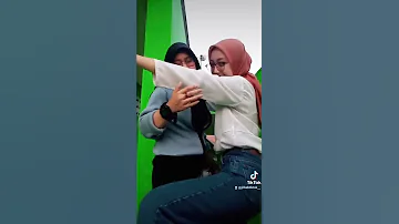 Tik Tok hot jilbab goyang pantat