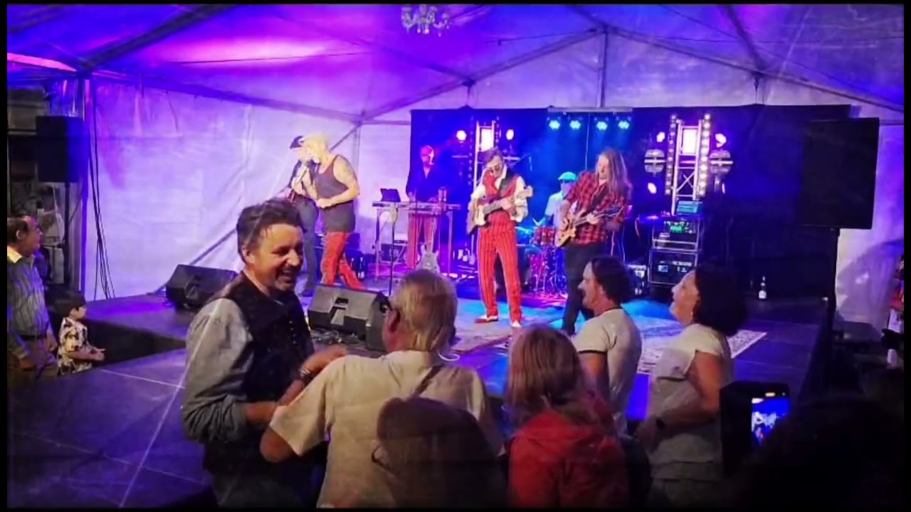 DOKTOR SÜDBAHN & die SymPartie mit ABARAKADABARA (©Ernst Molden) live am Hauptplatz Villach