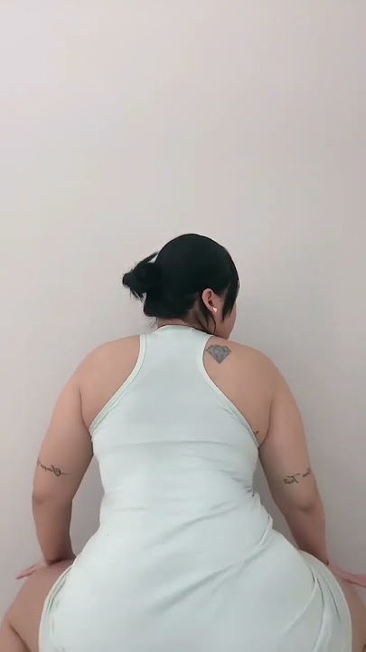 Tante gemoy montok goyang bokong #tante #tantegemoy #tantemontok #tantesemok #bokonggede