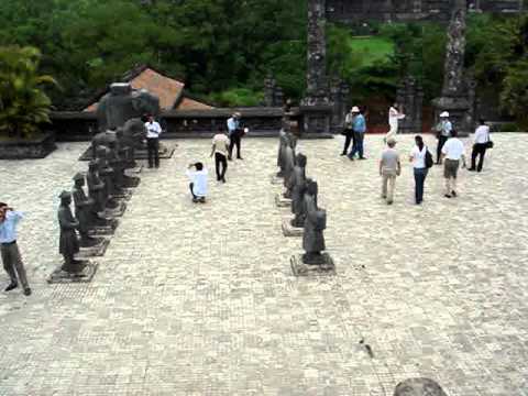 Video: Rundgang durch das Königsgrab von Khai Dinh, Hue, Vietnam