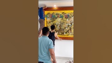 Lắp đặt bức tranh lên tầng 3. Bức tranh cội nguồn quê hương