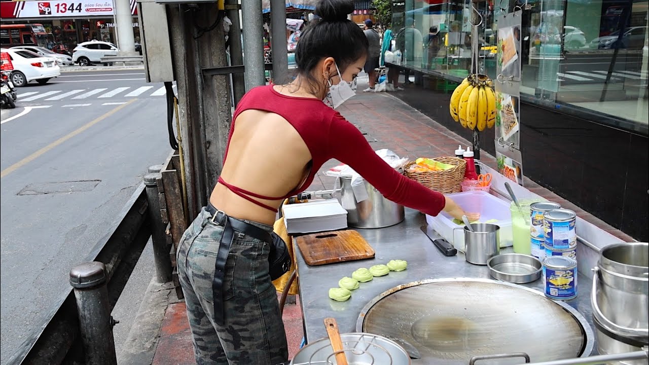 Eggs Bananas The Most Popular Roti Lady In Bangkok Thai Street Food