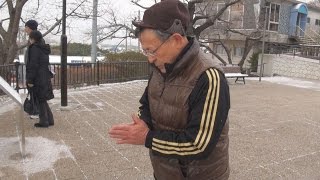 市民らが早朝から祈り 東日本大震災４年、石巻・日和山