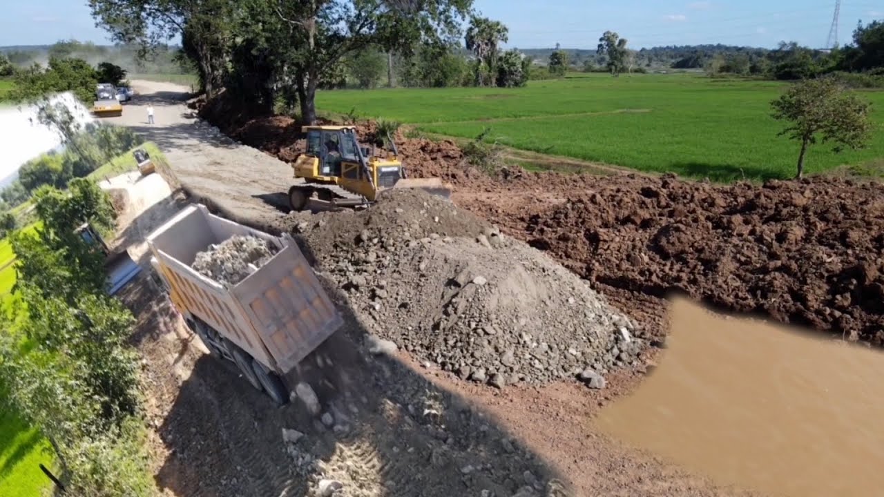 skills-operator-bulldozer-shantui-experience-side-foundation-repair