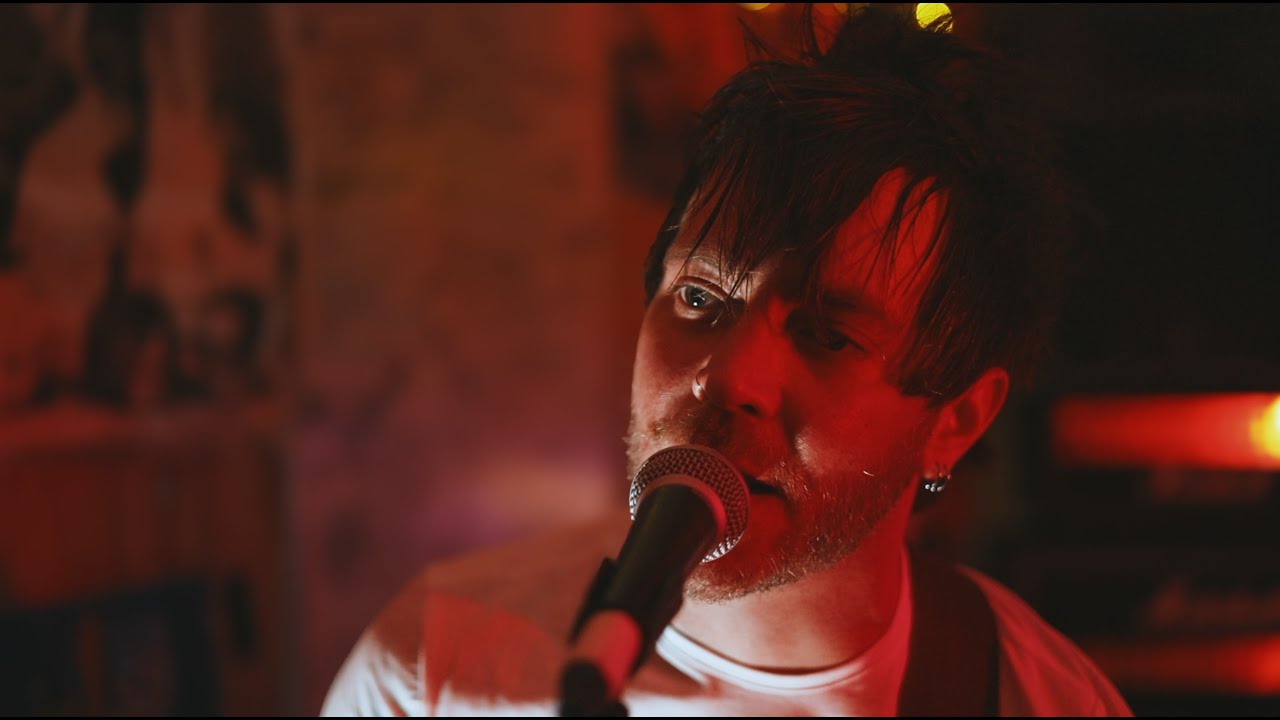 Flight 97 - Confessions (Official Music Video) adlı videoyu YouTube'da izle Flight 97 - Confessions (Official Music Video) adlı videoyu YouTube'da izle