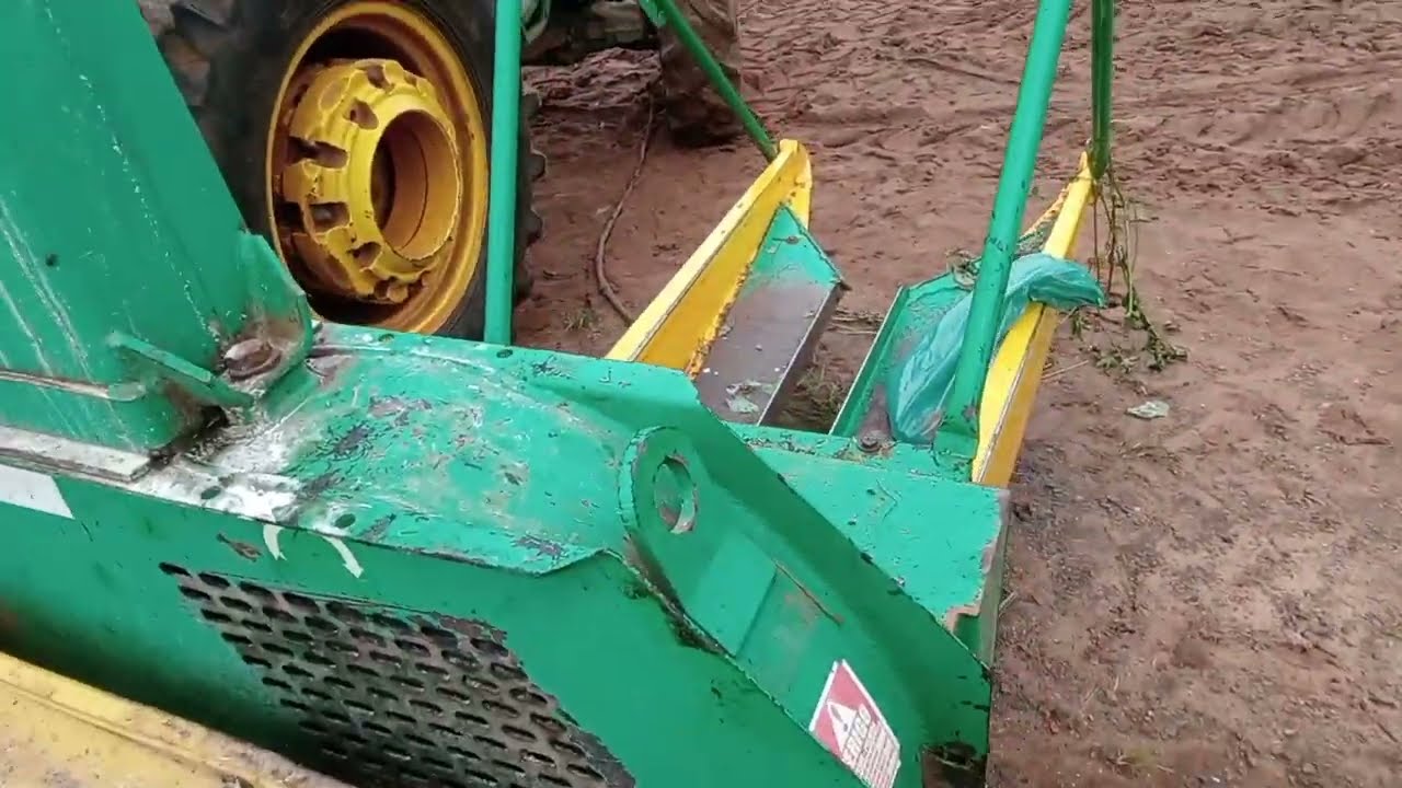 hora da silagem,vamos engatar a ensiladeira.#silagem#agricultura