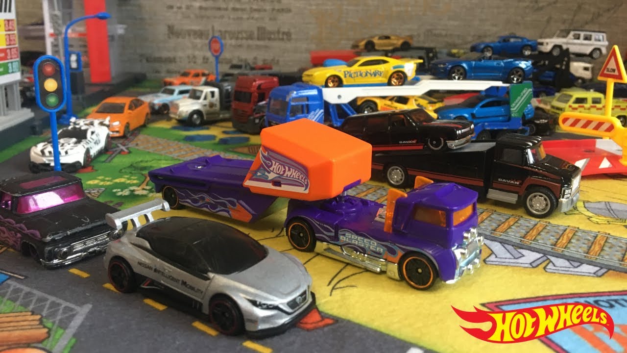 Машинки Hot Wheels серия Track Stars и Nissan Leaf Nismo RC 02