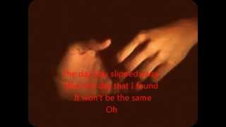 Avril Lavigne - Slipped away (lyrics)