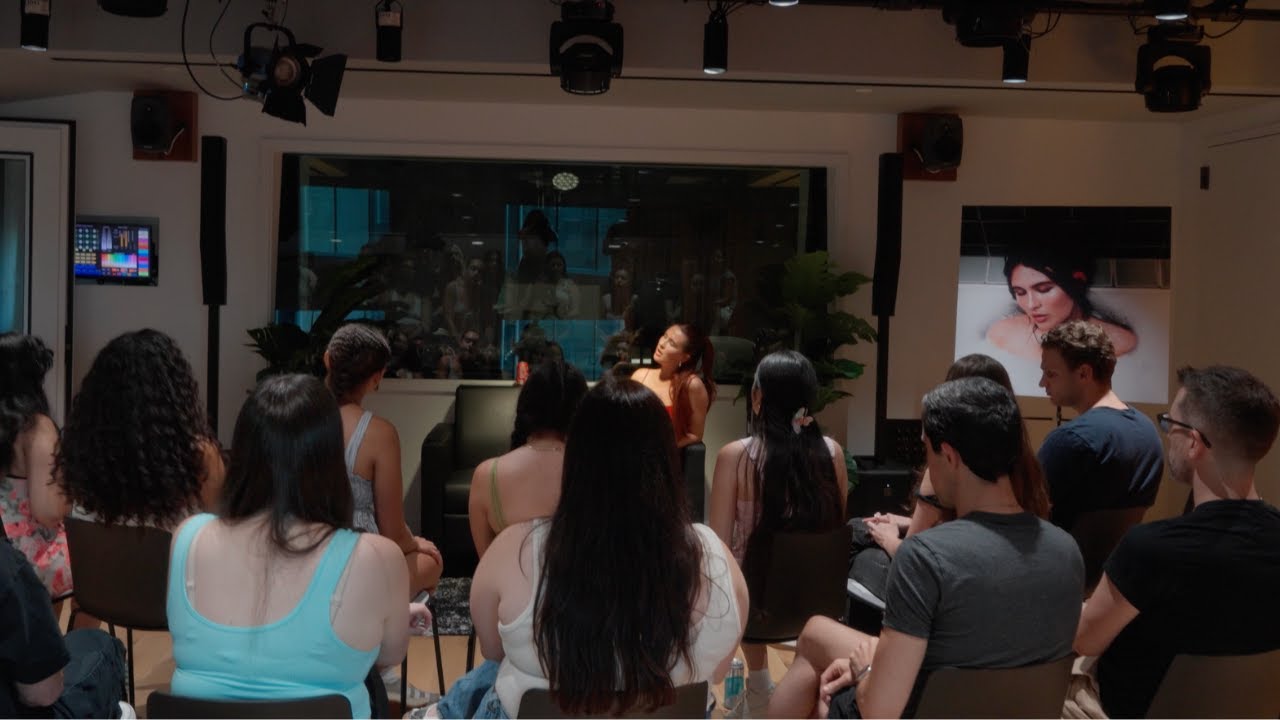 Смотреть «Mimi Webb - 'Confessions' Listening Event | NYC» на YouTube Смотреть «Mimi Webb - 'Confessions' Listening Event | NYC» на YouTube