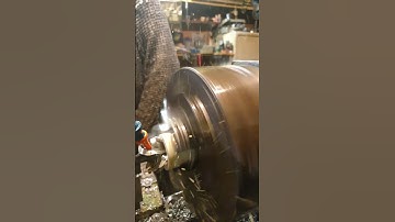 Rough boring a hole on a manual lathe 2