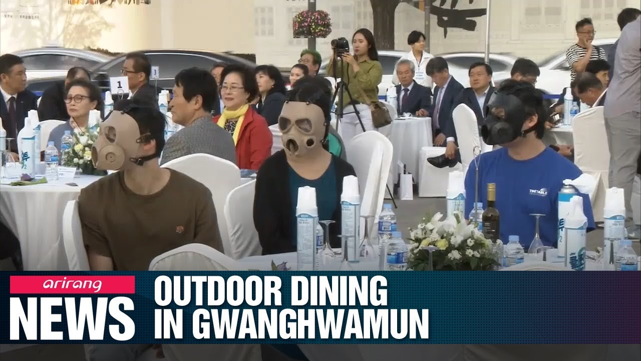 Outdoor dining event held in downtown Seoul to protest fine dust pollution
