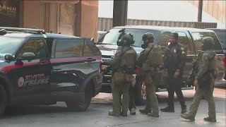 Man arrested after SWAT standoff at southwest Atlanta hotel