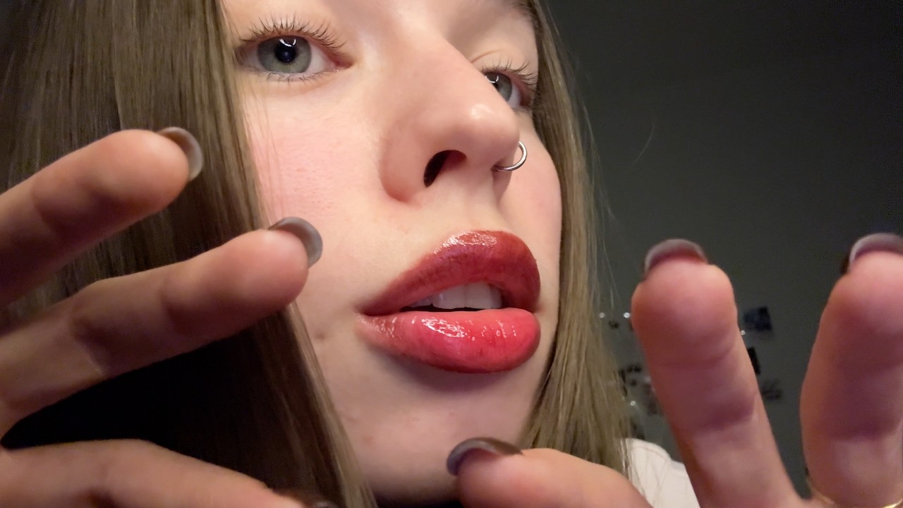 АСМР но ты мой микрофон [неразборчивый шепот,звуки рта,движения рук]