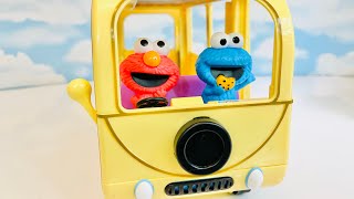 YELLOW Van Ride ELMO and Cookie Monster Feed the TURTLES Kids Video