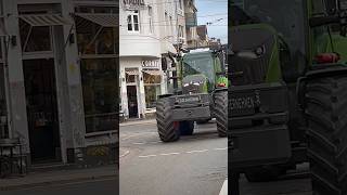 Kaffee holen? Kann jeder. Mit dem Trecker vorfahren? Legende 😎 #fendt #traktor #landwirtschaft