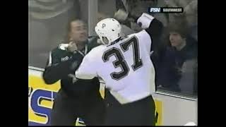 Jarkko Ruutu TKO's Stephane Robidas