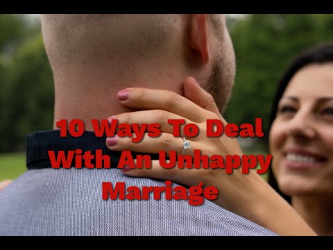 Videó: Lehet boldognak lenni egy boldogtalan házasságban?