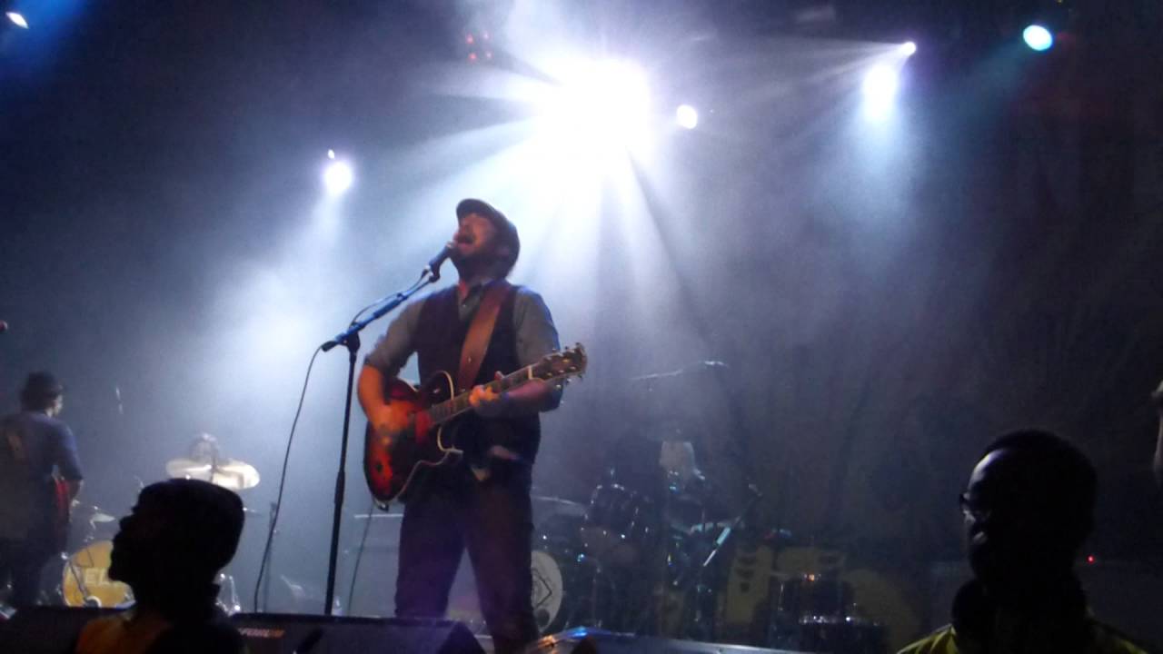 7 Augustines   - Pela Intro & Waiting On The Stairs  -  (farewell tour) The Forum - 18 - 10 - 2016