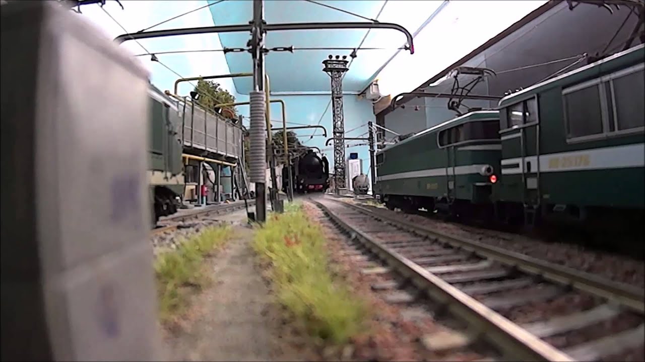 231G138 SNCF de passage au dépôt de Poinzéraut (REE MODELES)