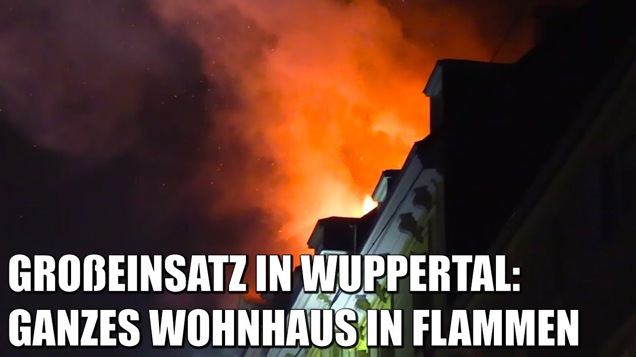 Gesamtes Wohnhaus in Flammen - Feuerwehr Wuppertal im Großeinsatz | 26.09.2022