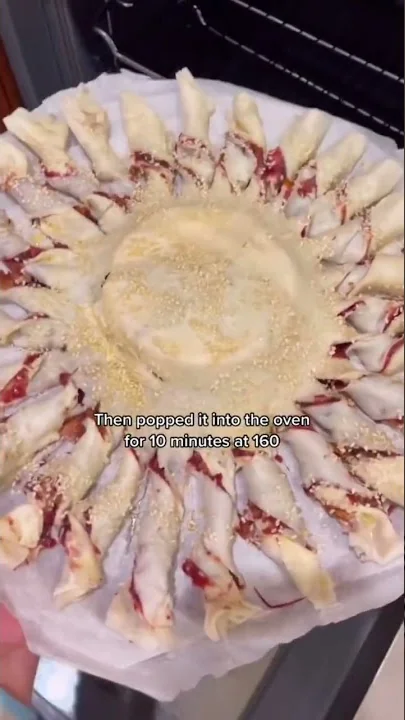 How to make a Baked Camembert Christmas Wreath . #...