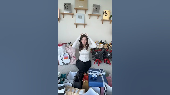 لين : يلا نغتح مع بعض هدايا عيد الميلاد 😍